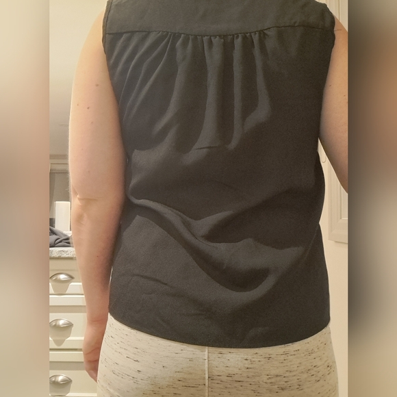Sleeveless blouse - Picture 3 of 3